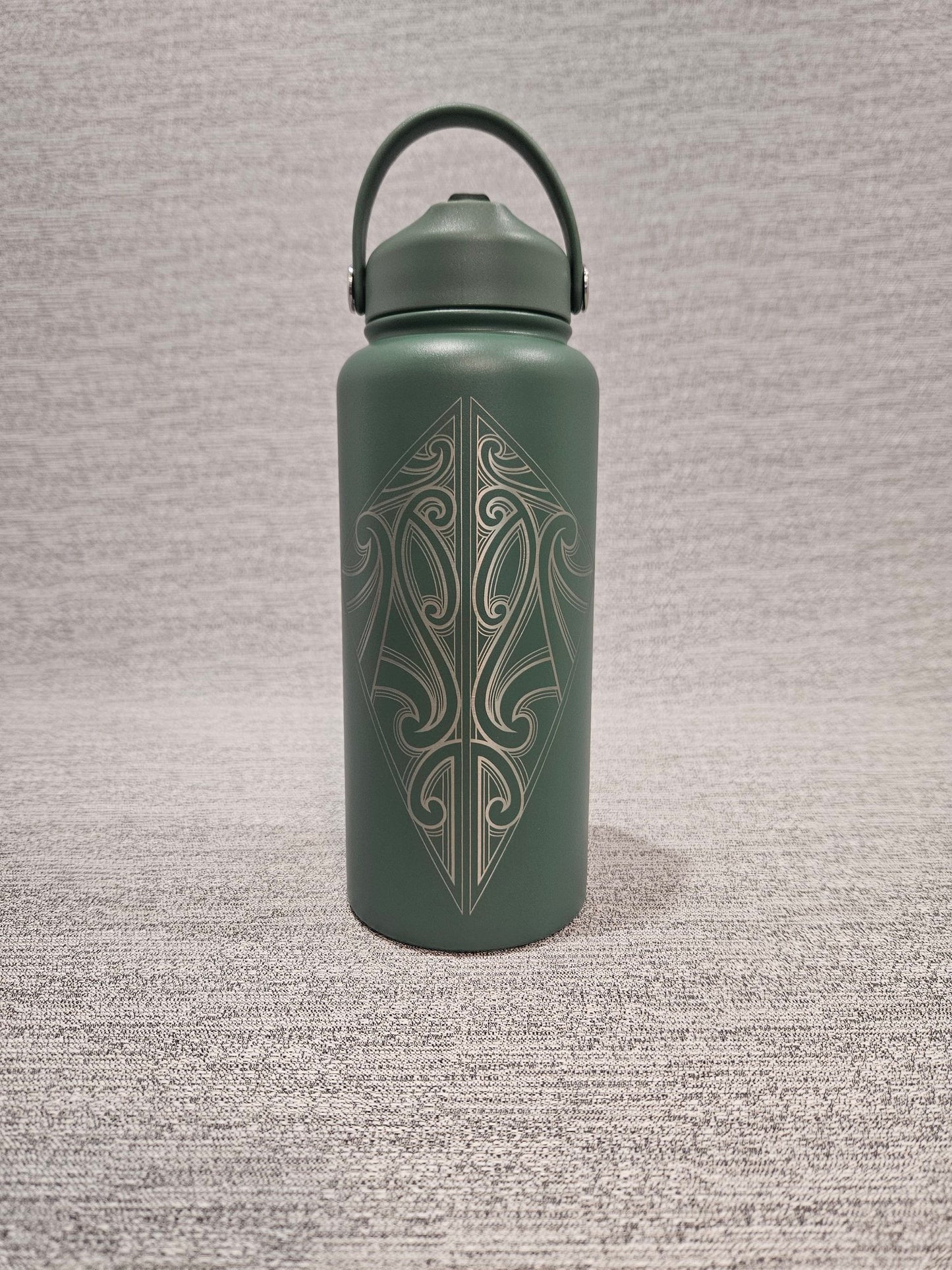 Arawai Drink Bottle with Sipper Lid
