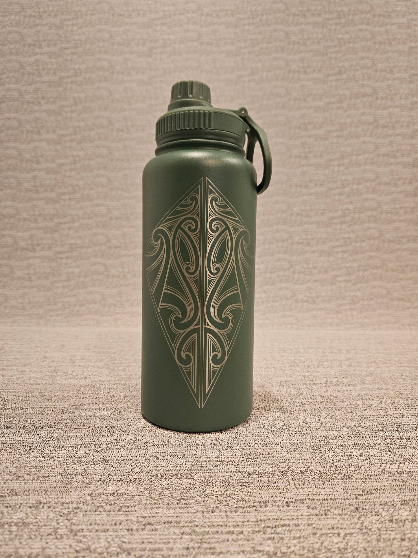 Arawai Drink Bottle with Screw Top Lid
