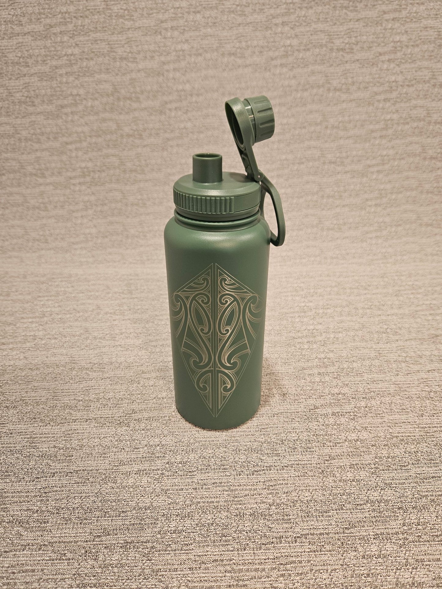 Arawai Drink Bottle with Screw Top Lid