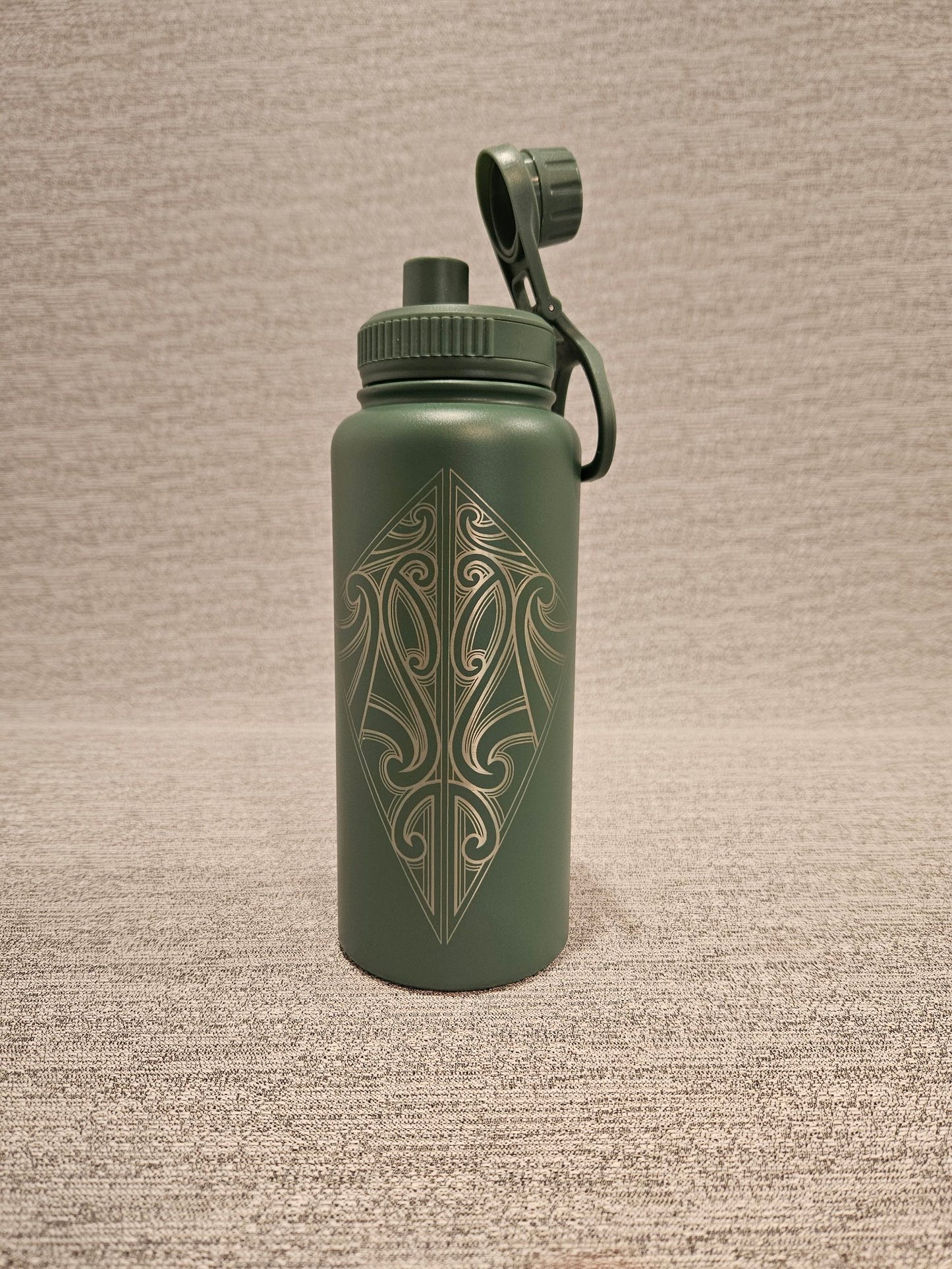 Arawai Drink Bottle with Screw Top Lid