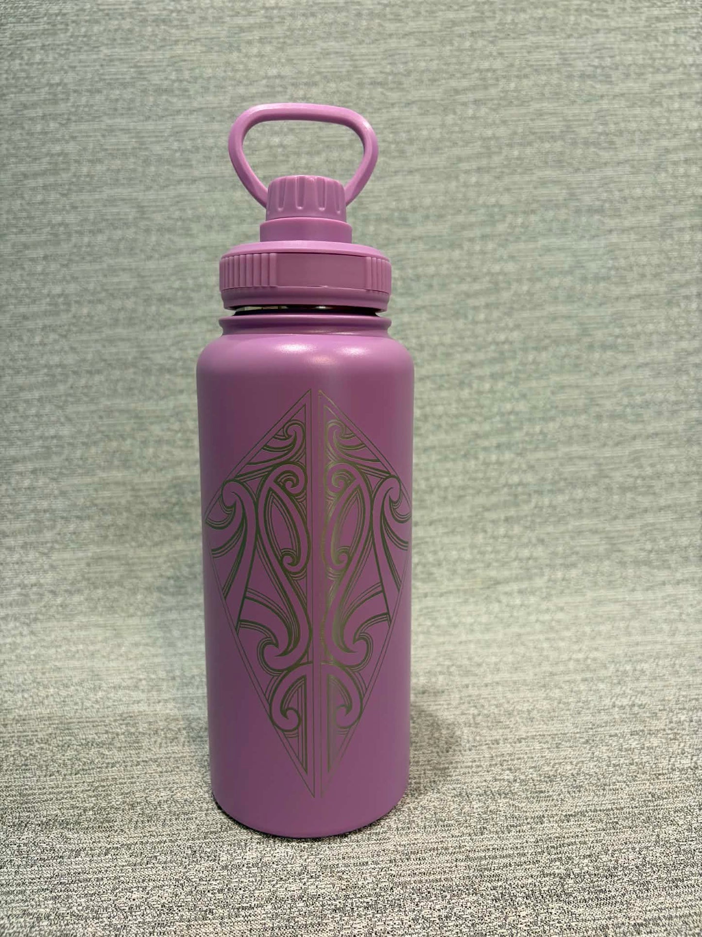 Arawai Drink Bottle with Screw Top Lid