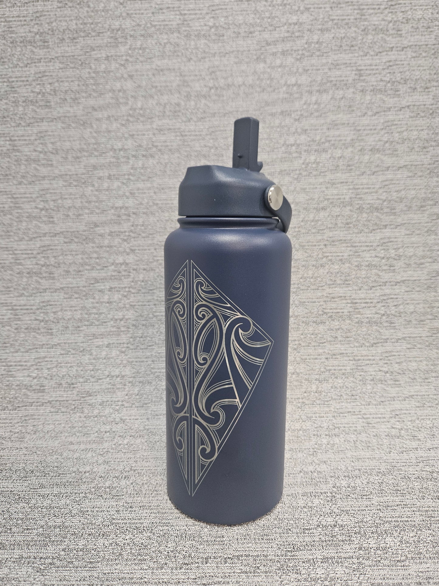 Arawai Drink Bottle with Sipper Lid