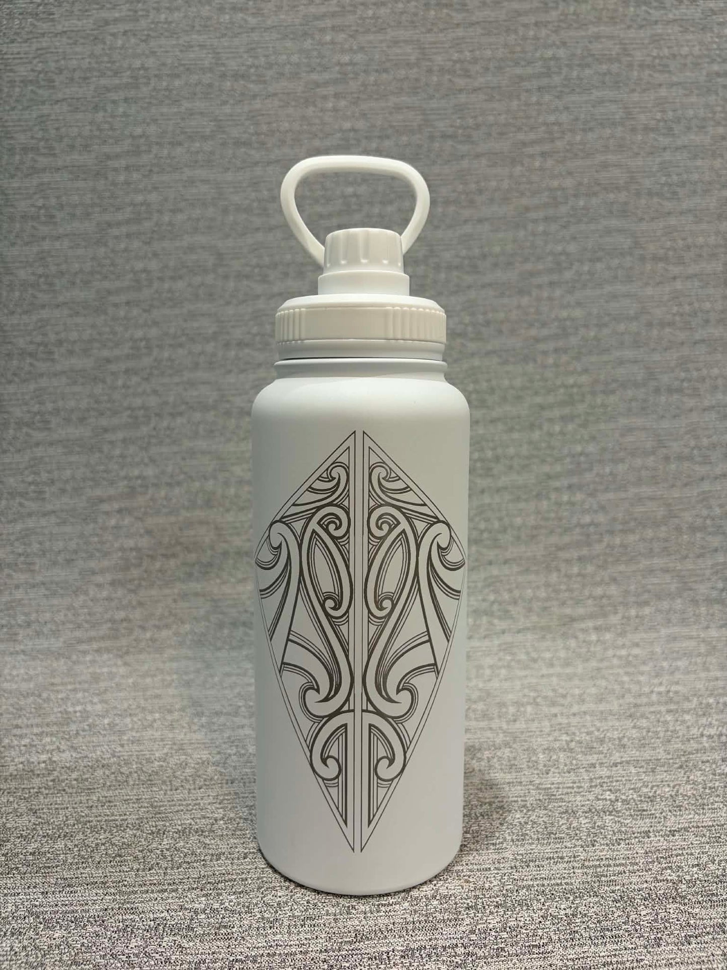 Arawai Drink Bottle with Screw Top Lid