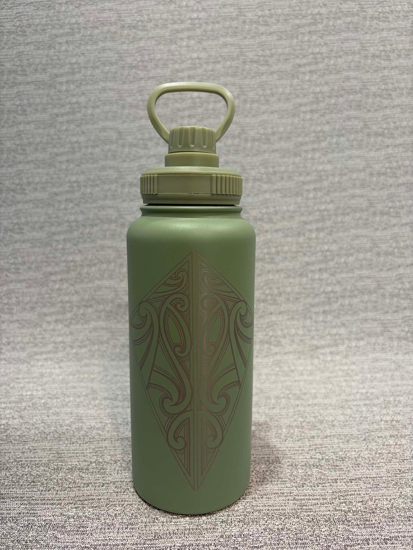 Arawai Drink Bottle with Screw Top Lid