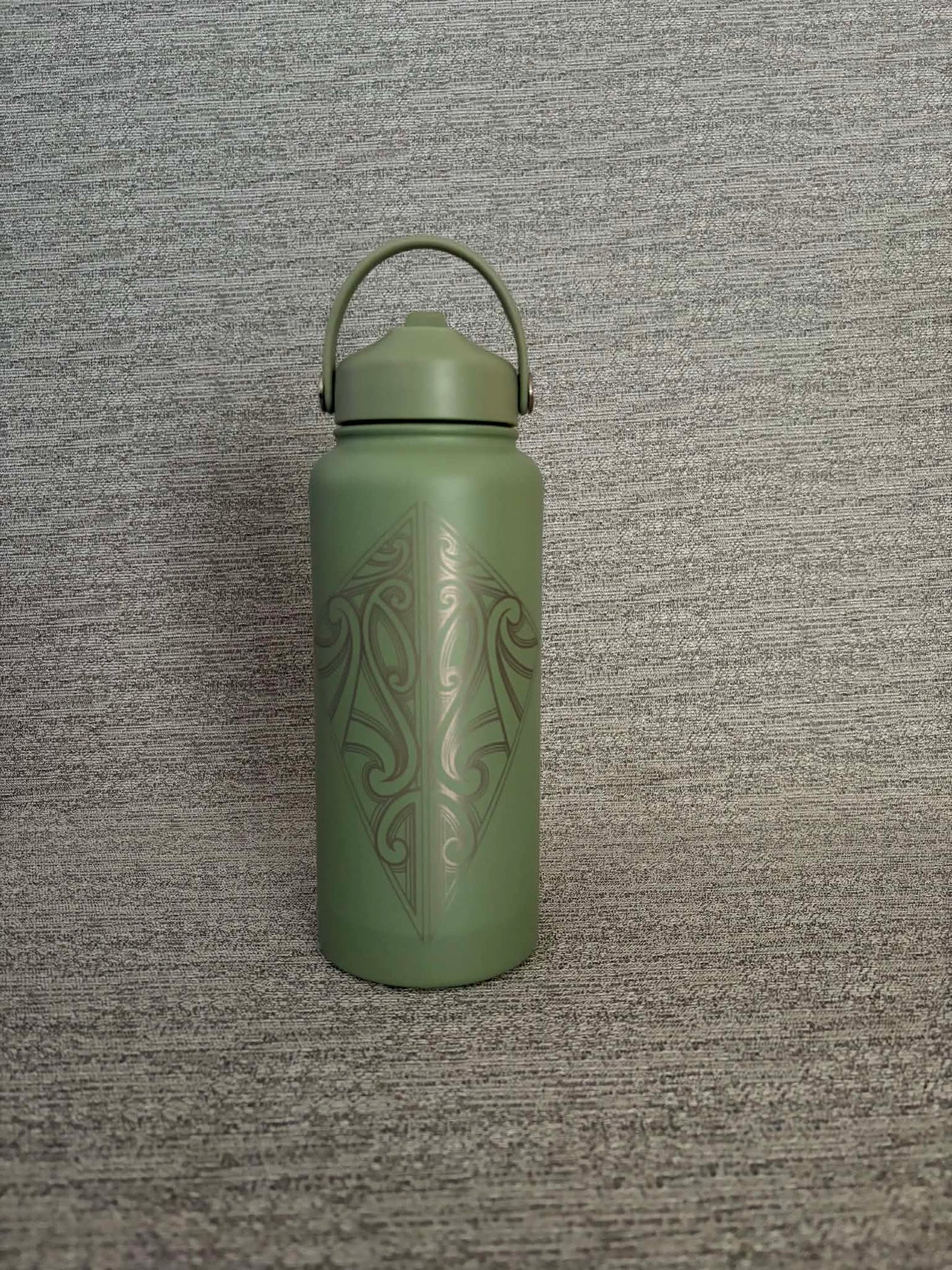 Arawai Drink Bottle with Sipper Lid